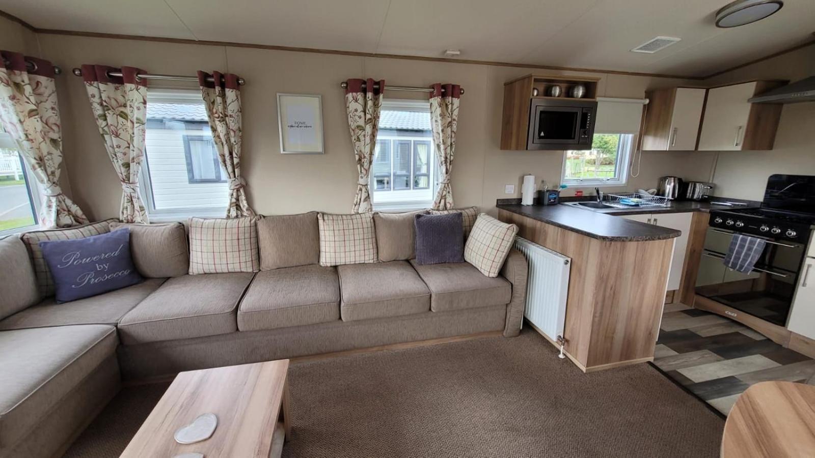 Tattershall Lakes Kingfisher Caravan 8 Berth With Hot Tub & Wifi Extérieur photo