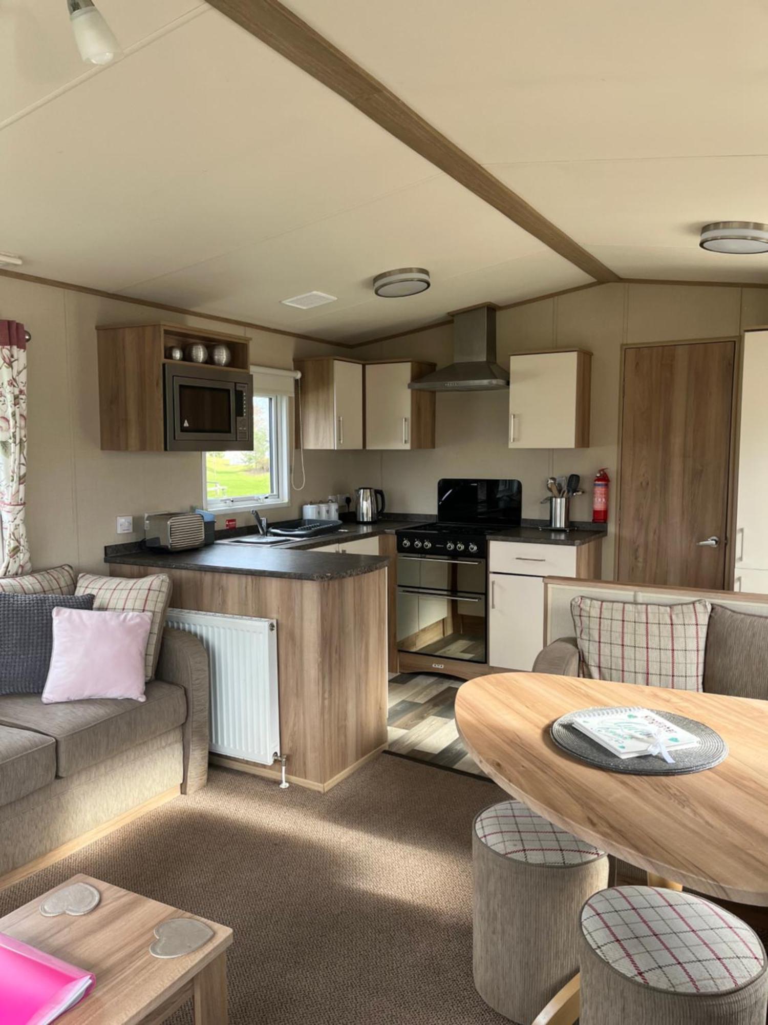 Tattershall Lakes Kingfisher Caravan 8 Berth With Hot Tub & Wifi Extérieur photo
