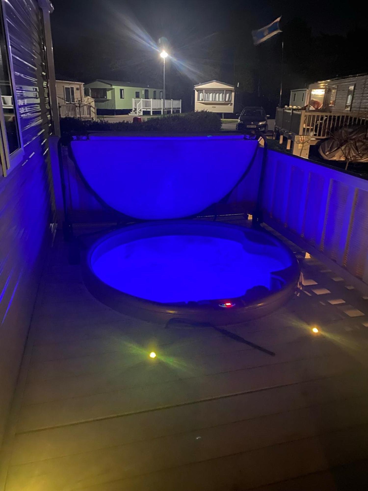 Tattershall Lakes Kingfisher Caravan 8 Berth With Hot Tub & Wifi Extérieur photo