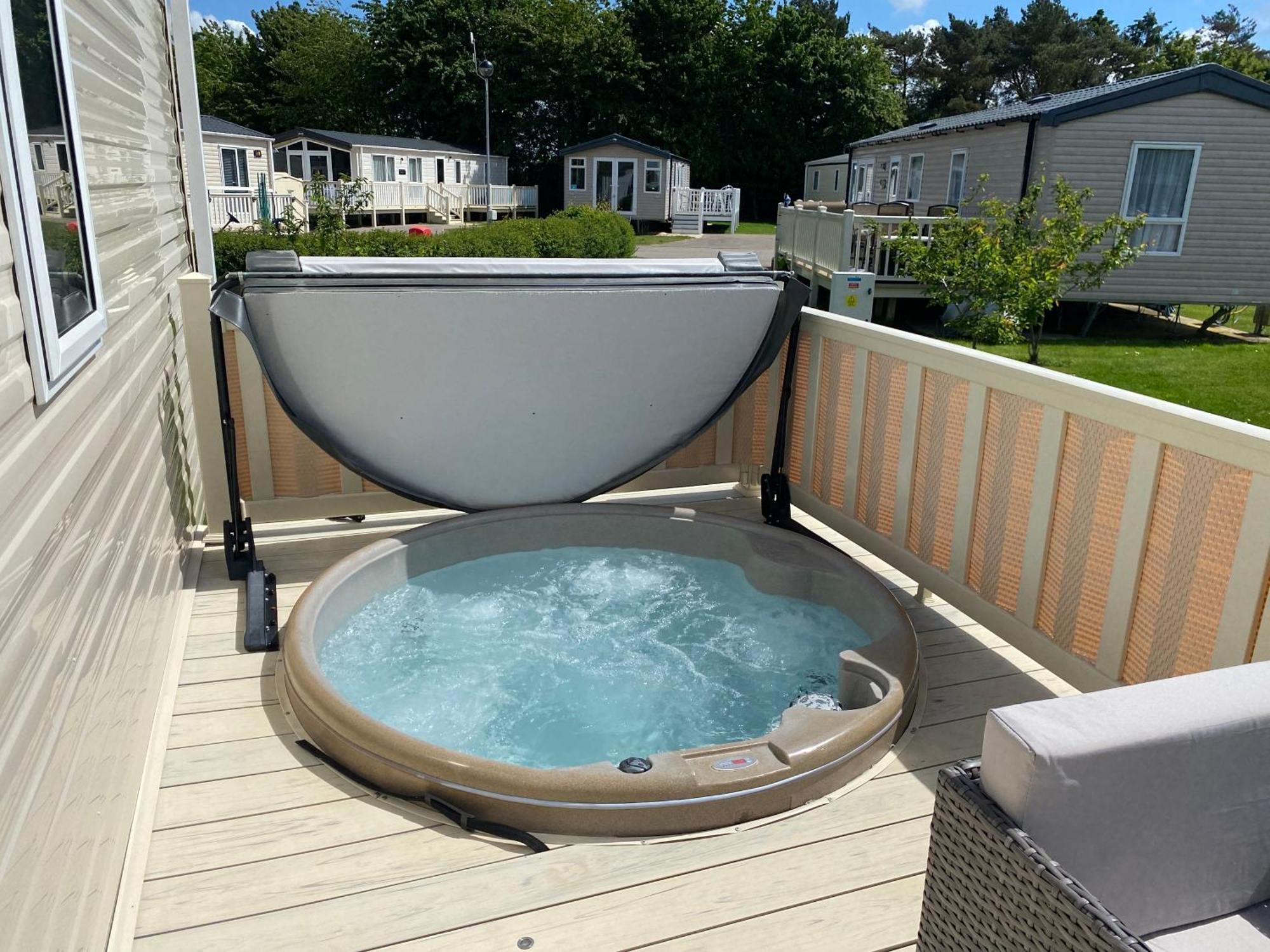 Tattershall Lakes Kingfisher Caravan 8 Berth With Hot Tub & Wifi Extérieur photo